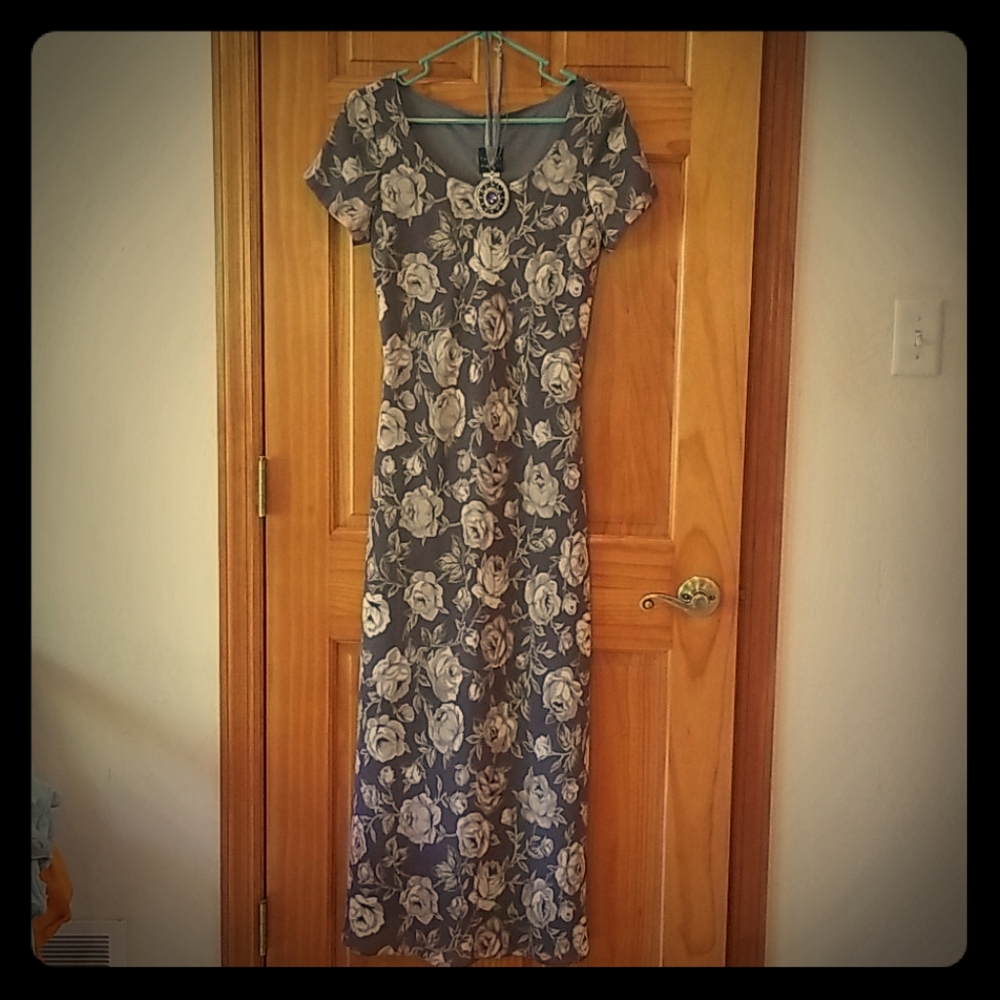 Timeless Classic Grey Floral Dress